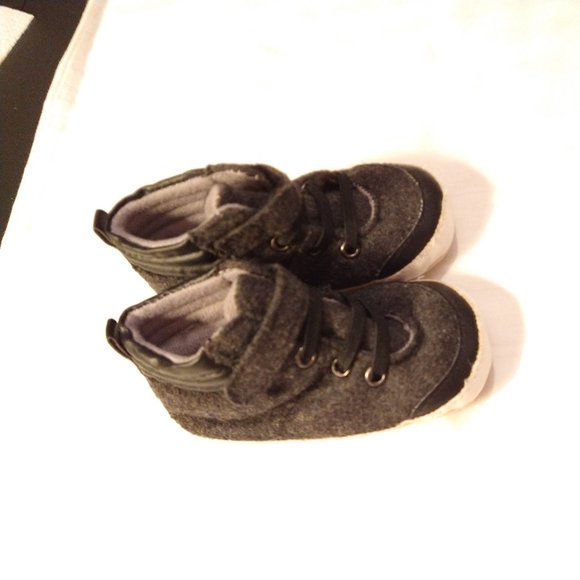 infant high top shoe, charcoal, 3, Old Navy - Picture 4 of 4